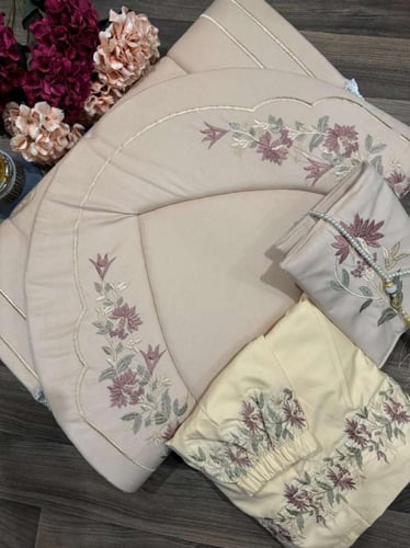 طقم صلاه نسائية ملكي