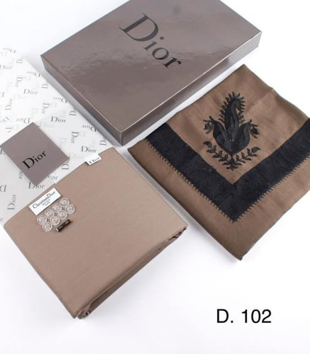 هدايا رجاليه من شماغ كشميري مع قماش رجالي