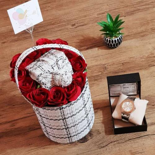 تغليفات هدايا ورد فخم مع ساعه رجاليه ماركه