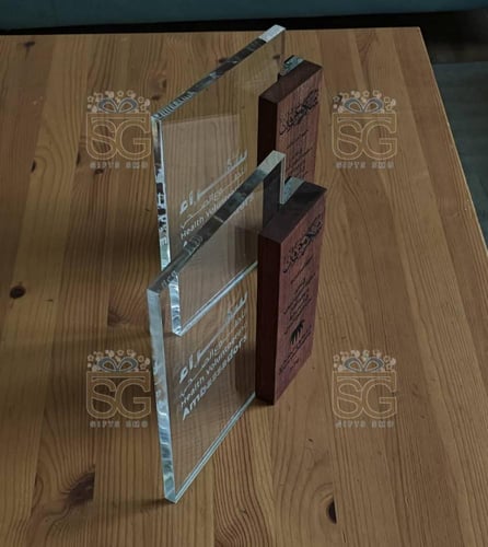 درع شكر وتقدير خشب مع اكريلك