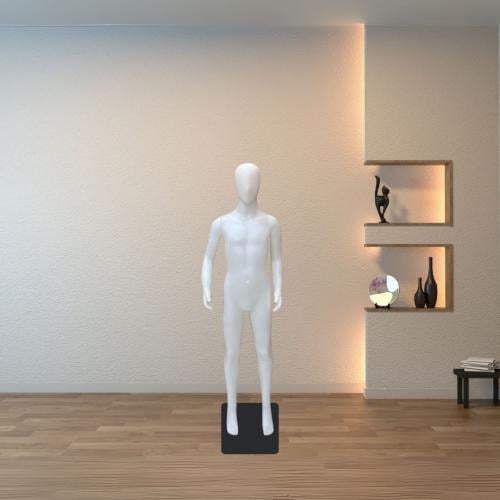 مانيكان اطفال بلاستيك مع راس كبير