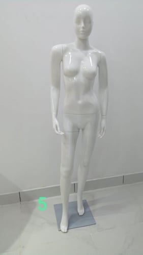 مجسم نسائي فايبر مع رأس (وطني)