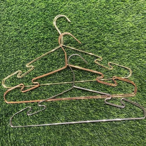 علاقة ملابس حديد ذهبي 6حبه