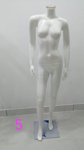 مجسم نسائي فايبر مع رأس (وطني)