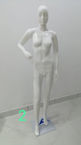 مجسم نسائي فايبر مع رأس (وطني)