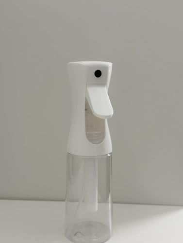 سبراي بلاستيكي ذو رشة طويلة! مفيد لوقت الريفرش