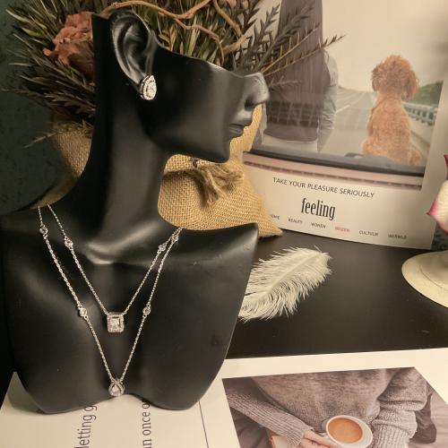 طقم ناعم مطلي بالذهب مرصع زركون