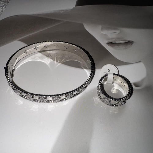 أسورة وخاتم فان كليف مطلي بالذهب ،مقاس الخاتم : 8