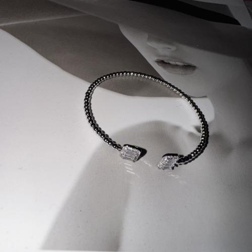 أسورة مطلي بالذهب مرصع زركون