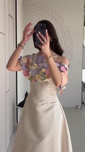 The three-dimensional floral dress