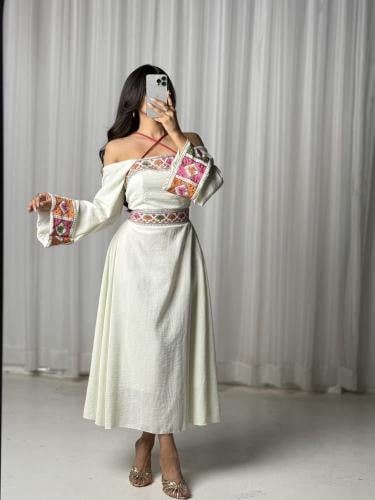 Traditional Saudi dresses, coral