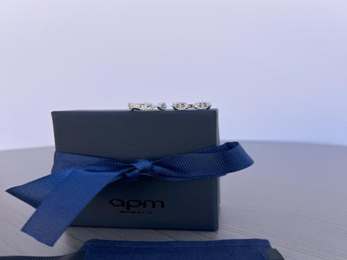 أقراط فاخرة من علامة APM Monaco