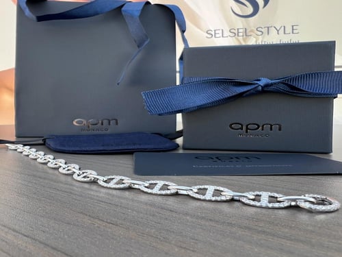 السوار الفضي الساحر من APM Monaco.