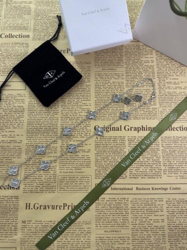 عقد Van Cleef & Arpels فن كليف