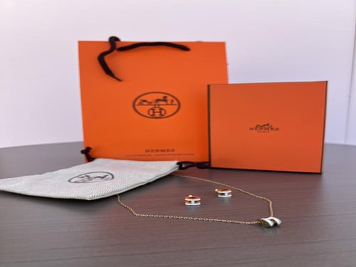 القلادة الراقية من Hermès