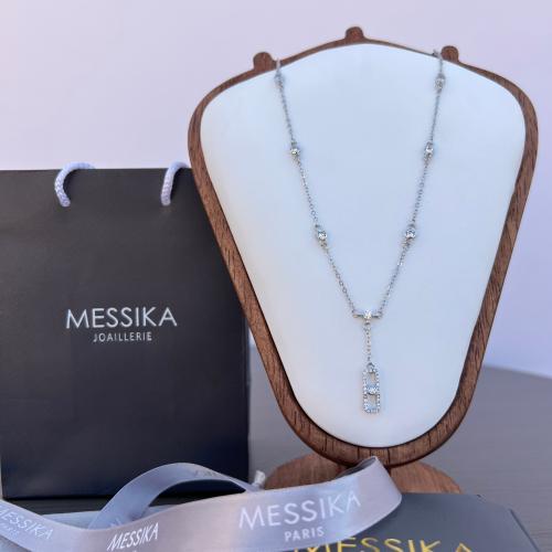 هذه القلادة من MESSIKA الفضي