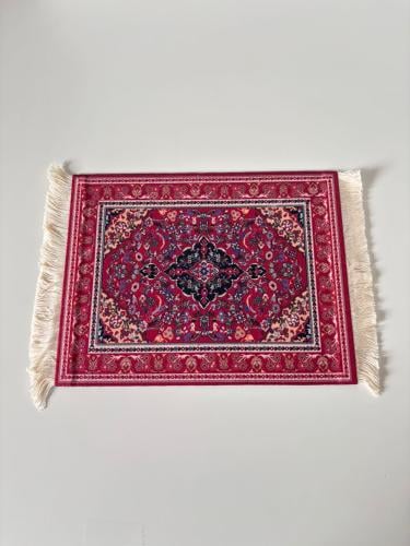 سجاد قهوة لون احمر