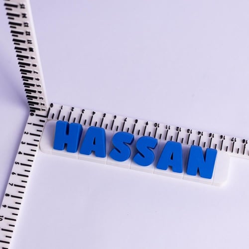 اسم ثلاثي الابعاد مع صندوق خشبي