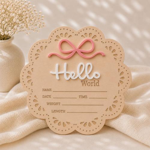 لوحة تصوير خشبية للمواليد Hello World بتصميم فيونكة وردية