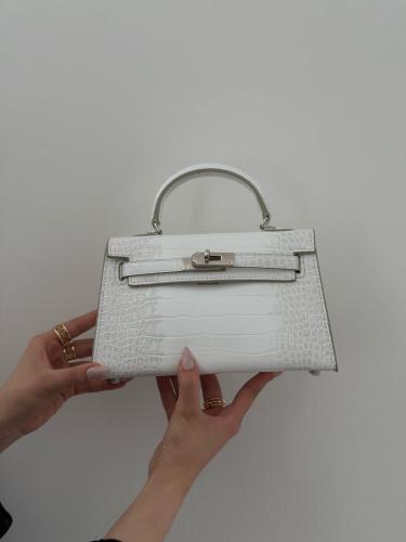 كيلي كروك ابيض