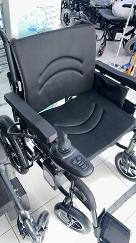 كرسي كهربائي متحرك - طبي مريح قابل للطي مع مساند ل...