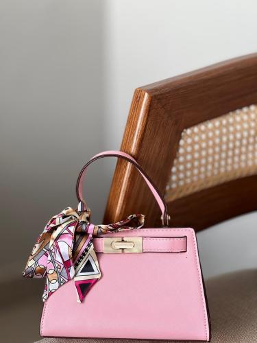 حقيبة يد صغيرة مربعة بتصميم فاخر