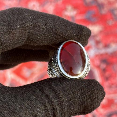 خاتم عقيق يماني كرزي مزعفر ١