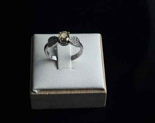 خاتم نسائي مرصع بحجر السترين