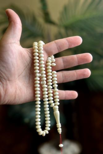 سبحة بلياردو أبيض ذروي