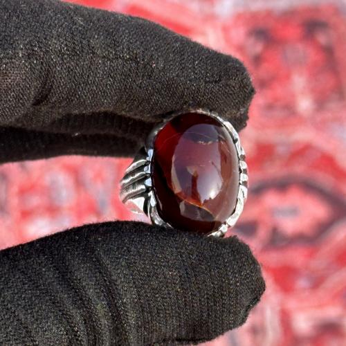 خاتم عقيق يماني كرزي مزعفر قبة