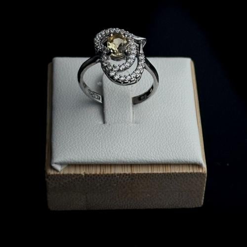 خاتم نسائي مرصع بحجر السترين