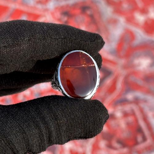 خاتم عقيق يماني كرزي مزعفر ( مصور وجه)