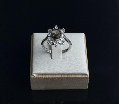 خاتم نسائي مرصع بحجر السترين