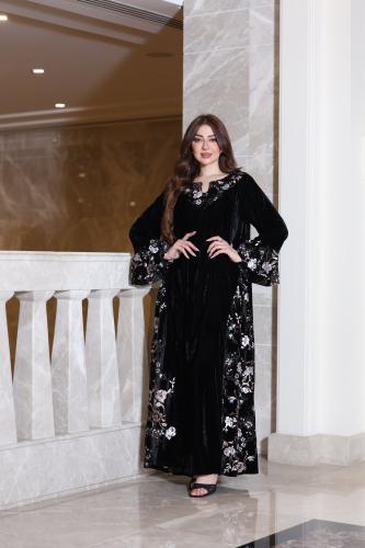 جلابيه مخمل بكلفه بالرقبه والاطراف