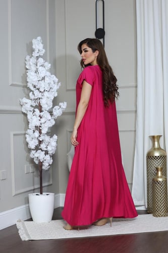 جلابيه بخام سويسري بتطريز بالصدر