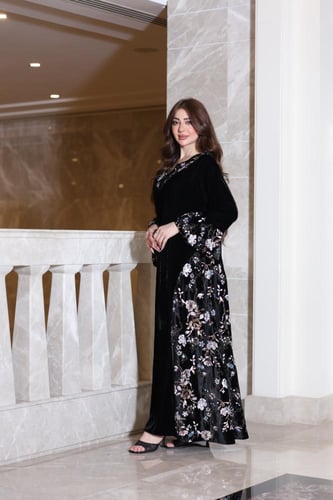 جلابيه مخمل بكلفه بالرقبه والاطراف