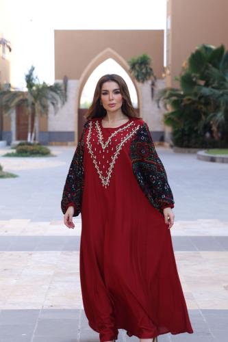 جلابيه بتدخيلات الخام البدوي وتطريز بالصدر