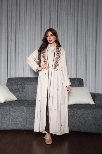 عبايه بتطريز يدوي وجمبسوت لينن