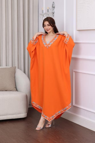 جلابية استقبال بتطريز يدوي