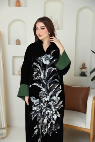 جلابيه مخمل فخمة بكلفة مطرزة بالامام فقط