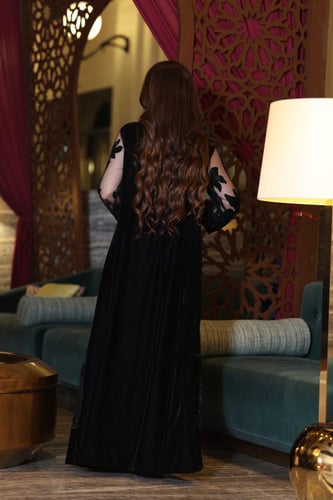 جلابيه مخمل قطعتين بتطريز يدوي