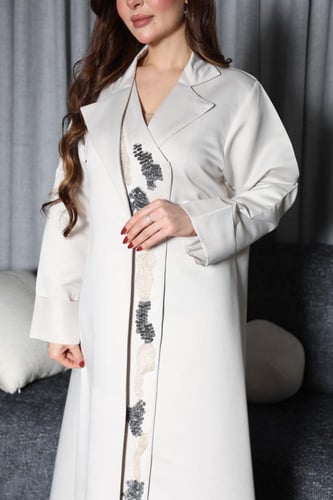 عبايه بتطريز يدوي بخام التفته