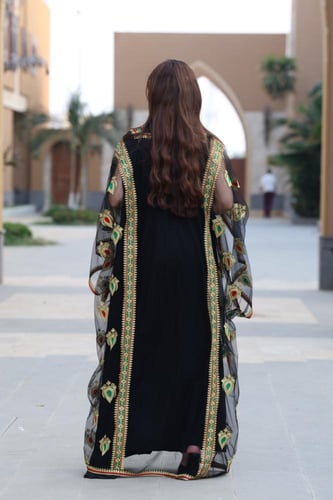 جلابية نشل مطرزة بخامة التل