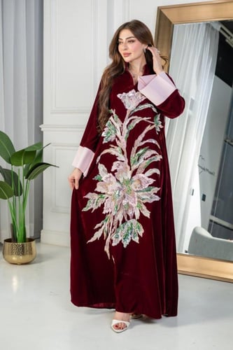 جلابيه مخمل فخمة بكلفة مطرزة بالامام فقط