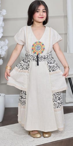 جلابيه بناتي بنقش الحروف العربيه