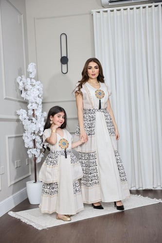 جلابيه بناتي بنقش الحروف العربيه