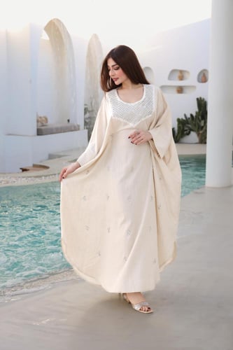 جلابيه لينن بحزام داخلي بالخصر وتطريز يدوي