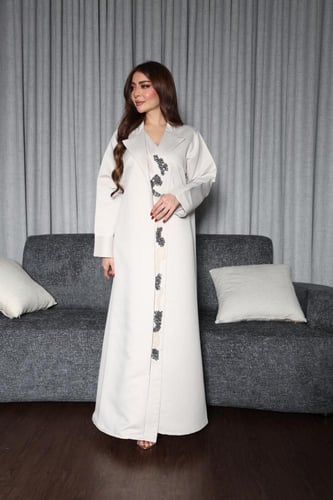 عبايه بتطريز يدوي بخام التفته