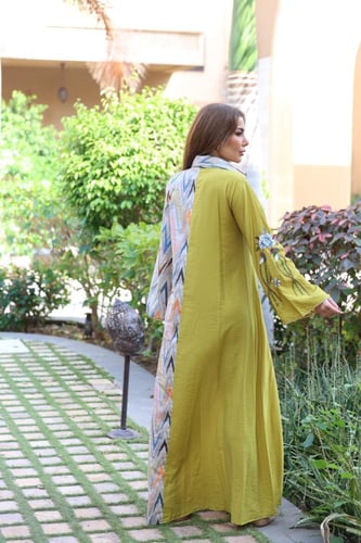 جلابيه بخام السويسري وتطريز يدوي