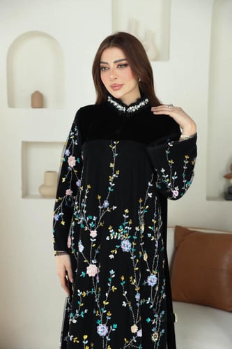 جلابيه مخمل بتطريز يدوي وكلفه